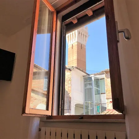 The Blue Lodge-cozy Flat Close To Piazza Del Campo アパート シエーナ